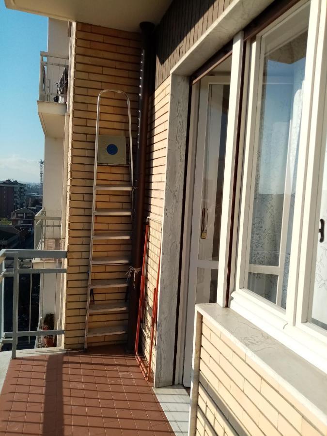 Bruno Turin Apartment Near The Metro Collegno Bagian luar foto
